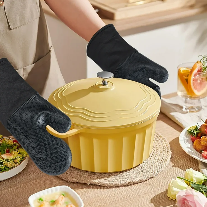 Why Silicone Gloves Are Essential for a Safer, More Efficient Kitchen1